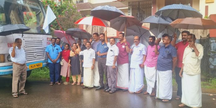 പുതമണ്- കോഴഞ്ചേരി കെഎസ്ആര്ടിസി ബസ് ഷട്ടില് സര്വീസ് ആരംഭിച്ചു പുതമണ്- കോഴഞ്ചേരി കെഎസ്ആര്ടിസി ബസ് ഷട്ടില് സര്വീസ് ആരംഭിച്ചു