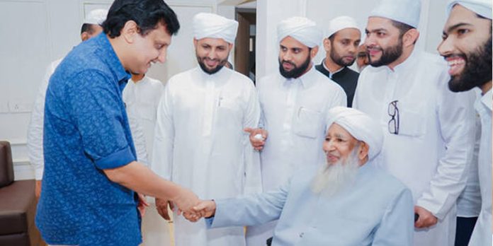 കാന്തപുരം ഉസ്താദിന് അഭിനന്ദനങ്ങൾ അറിയിച്ച് മന്ത്രി മുഹമ്മദ് റിയാസ് കാന്തപുരം ഉസ്താദിന് അഭിനന്ദനങ്ങൾ അറിയിച്ച് മന്ത്രി മുഹമ്മദ് റിയാസ്