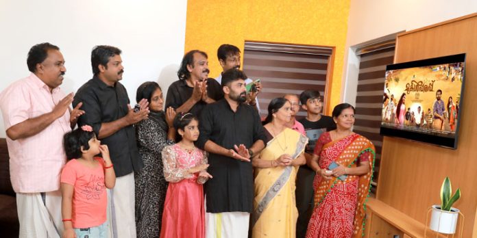 മുകൾപ്പരപ്പ് സിനിമയുടെ ആദ്യ വാൾ പേപ്പർ കോന്നി എംഎൽഎ അഡ്വ.കെ.യു. ജനീഷ് കുമാർ പ്രകാശനം ചെയ്തു മുകൾപ്പരപ്പ് സിനിമയുടെ ആദ്യ വാൾ പേപ്പർ കോന്നി എംഎൽഎ അഡ്വ.കെ.യു. ജനീഷ് കുമാർ പ്രകാശനം ചെയ്തു