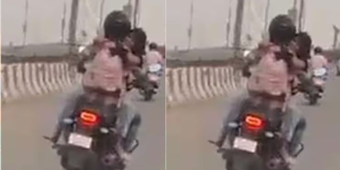 ഫ്യൂവൽ ടാങ്കിൽ യുവാവിനെ കെട്ടിപ്പിടിച്ചിരിക്കുന്ന യുവതി ; നടുറോഡിൽ ബൈക്കുമായി ചീറിപ്പായുന്നു – വീഡിയോ പുറത്ത് ഫ്യൂവൽ ടാങ്കിൽ യുവാവിനെ കെട്ടിപ്പിടിച്ചിരിക്കുന്ന യുവതി ; നടുറോഡിൽ ബൈക്കുമായി ചീറിപ്പായുന്നു – വീഡിയോ പുറത്ത്