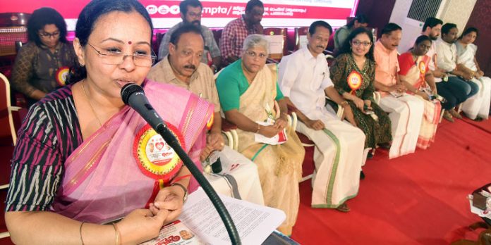 ഹൃദ്യം പദ്ധതിയിലൂടെ ഇതുവരെ 6,204 കുട്ടികള്ക്ക് ഹൃദയശസ്ത്രക്രിയ നടത്തി : മന്ത്രി വീണാ ജോര്ജ് ഹൃദ്യം പദ്ധതിയിലൂടെ ഇതുവരെ 6,204 കുട്ടികള്ക്ക് ഹൃദയശസ്ത്രക്രിയ നടത്തി : മന്ത്രി വീണാ ജോര്ജ്