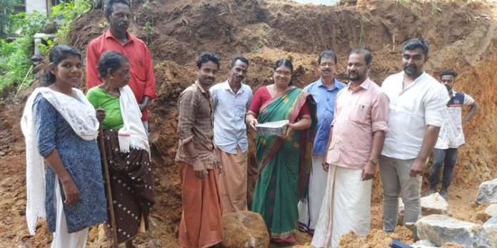 കക്കാട്ടില് പട്ടികജാതി കോളനിയിലെ മണ്ണ് സംരക്ഷണ പ്രവര്ത്തനങ്ങള്ക്ക് തുടക്കമായി കക്കാട്ടില് പട്ടികജാതി കോളനിയിലെ മണ്ണ് സംരക്ഷണ പ്രവര്ത്തനങ്ങള്ക്ക് തുടക്കമായി