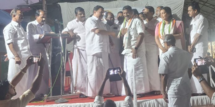 എൻ.സി.പി നേതാക്കൾ രാജി വെച്ച് കോൺഗ്രസിൽ ചേർന്നു എൻ.സി.പി നേതാക്കൾ രാജി വെച്ച് കോൺഗ്രസിൽ ചേർന്നു