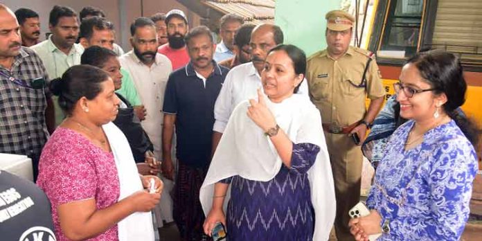 ആവശ്യമെങ്കില് അപ്പര്കുട്ടനാട്ടില് കൂടുതല് ക്യാമ്പുകള് തുറക്കും : മന്ത്രി വീണാ ജോര്ജ് ആവശ്യമെങ്കില് അപ്പര്കുട്ടനാട്ടില് കൂടുതല് ക്യാമ്പുകള് തുറക്കും : മന്ത്രി വീണാ ജോര്ജ്