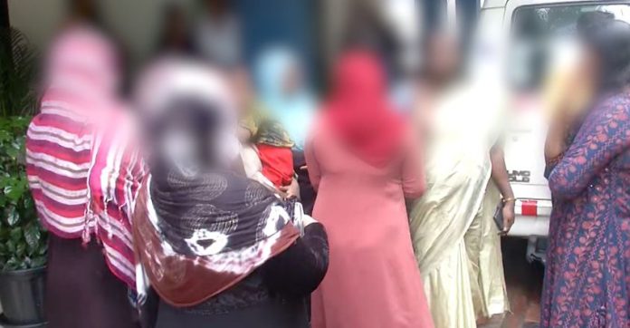 അയല്കൂട്ട മാഫിയ തട്ടിപ്പ് ; മൂന്ന് പേരെ കൂടി പ്രതി ചേര്ത്ത് പോലീസ് അയല്കൂട്ട മാഫിയ തട്ടിപ്പ് ; മൂന്ന് പേരെ കൂടി പ്രതി ചേര്ത്ത് പോലീസ്