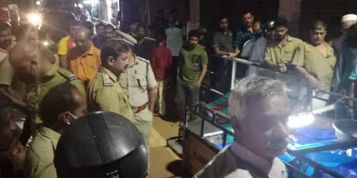 പൊതുസ്ഥലങ്ങളിൽ മാലിന്യം തള്ളുന്നവരെ പിടികൂടാൻ രാത്രികാല സ്ക്വാഡുമായി പത്തനംതിട്ട നഗരസഭ പൊതുസ്ഥലങ്ങളിൽ മാലിന്യം തള്ളുന്നവരെ പിടികൂടാൻ രാത്രികാല സ്ക്വാഡുമായി പത്തനംതിട്ട നഗരസഭ