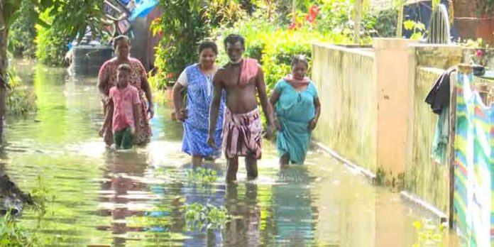 കുട്ടനാട്ടിൽ പ്രളയഭീതി ഒഴിയുന്നു ; ക്യാംപ് വിടാനൊരുങ്ങി നാട്ടുകാർ കുട്ടനാട്ടിൽ പ്രളയഭീതി ഒഴിയുന്നു ; ക്യാംപ് വിടാനൊരുങ്ങി നാട്ടുകാർ