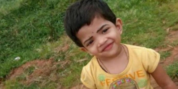 വേലൂരിൽ സ്കൂൾ വാനിടിച്ച് രണ്ടാം ക്ലാസ് വിദ്യാർത്ഥിനിക്ക് ദാരുണാന്ത്യം വേലൂരിൽ സ്കൂൾ വാനിടിച്ച് രണ്ടാം ക്ലാസ് വിദ്യാർത്ഥിനിക്ക് ദാരുണാന്ത്യം