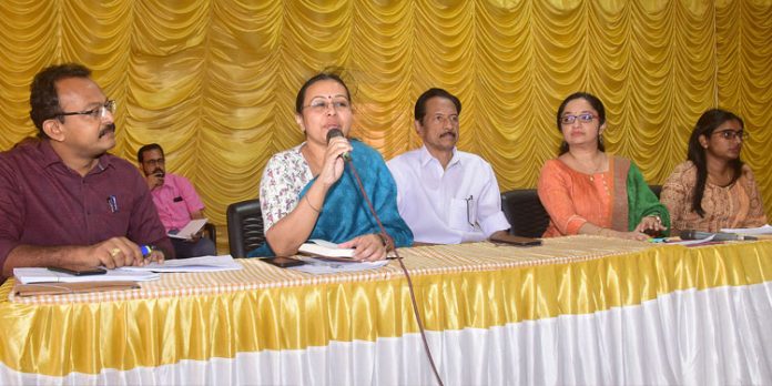 വര്ഷങ്ങളായുള്ള പല പ്രശ്നങ്ങളും പരിഹരിക്കാന് കരുതലും കൈത്താങ്ങും അദാലത്തിലൂടെ കഴിഞ്ഞു : മന്ത്രി വീണാ ജോര്ജ് വര്ഷങ്ങളായുള്ള പല പ്രശ്നങ്ങളും പരിഹരിക്കാന് കരുതലും കൈത്താങ്ങും അദാലത്തിലൂടെ കഴിഞ്ഞു : മന്ത്രി വീണാ ജോര്ജ്