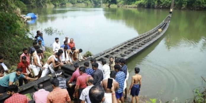 മുണ്ടങ്കാവ് പള്ളിയോടം നീരണിഞ്ഞു മുണ്ടങ്കാവ് പള്ളിയോടം നീരണിഞ്ഞു