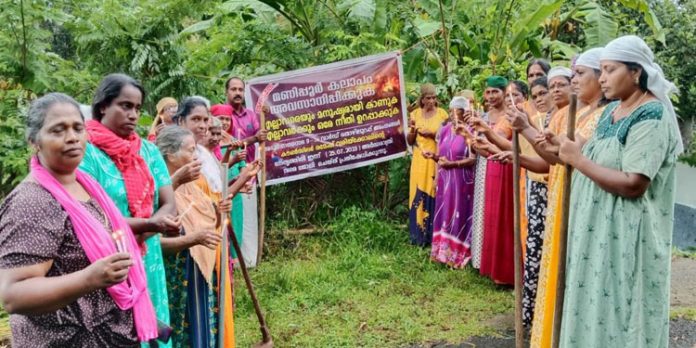 മണിപ്പൂര് ജനതയ്ക്ക് ഐക്യദാര്ഢ്യം പ്രകടിപ്പിച്ച് അടൂര് നഗരസഭ കൗണ്സിലറും തൊഴിലുറപ്പ് തൊഴിലാളികളും മണിപ്പൂര് ജനതയ്ക്ക് ഐക്യദാര്ഢ്യം പ്രകടിപ്പിച്ച് അടൂര് നഗരസഭ കൗണ്സിലറും തൊഴിലുറപ്പ് തൊഴിലാളികളും