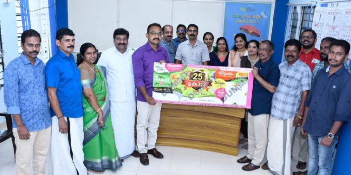 തിരുവോണം ബമ്പര് ഭാഗ്യക്കുറി പ്രകാശനം ചെയ്തു തിരുവോണം ബമ്പര് ഭാഗ്യക്കുറി പ്രകാശനം ചെയ്തു