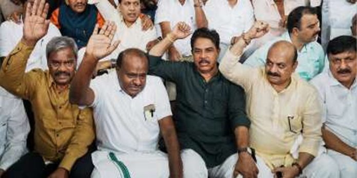 കർണാടക നിയമസഭയിൽ ബിജെപിയുമായി സഹകരിച്ച് പ്രവർത്തിക്കാൻ ജെഡിഎസ് തീരുമാനം കർണാടക നിയമസഭയിൽ ബിജെപിയുമായി സഹകരിച്ച് പ്രവർത്തിക്കാൻ ജെഡിഎസ് തീരുമാനം