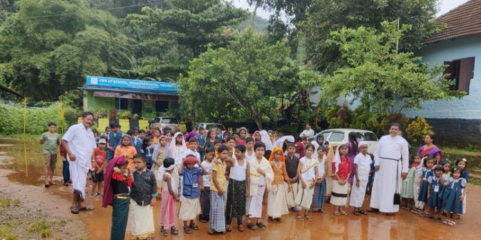 ബഷീർ കഥാപാത്രങ്ങളെ പുനരാവിഷ്കരിച്ച് എണ്ണൂറാംവയൽ സിഎംഎസ് സ്കൂളിലെ വിദ്യാർഥികൾ ബഷീർ കഥാപാത്രങ്ങളെ പുനരാവിഷ്കരിച്ച് എണ്ണൂറാംവയൽ സിഎംഎസ് സ്കൂളിലെ വിദ്യാർഥികൾ