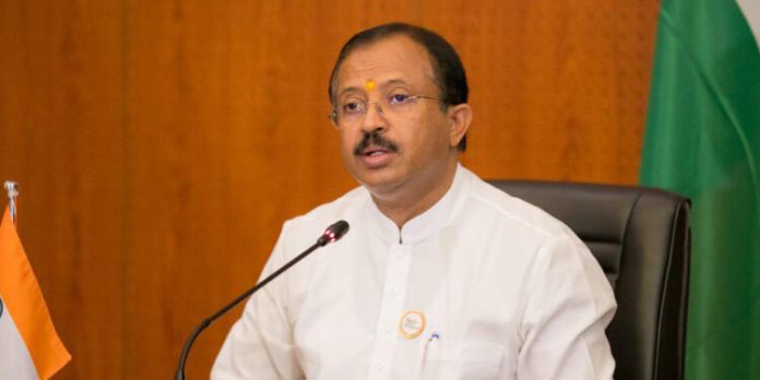 പവർ ഗ്രൂപ്പിൽ ആരൊക്കെയെന്ന് വെളിപ്പെടുത്തണം, സർക്കാർ ഇരകൾക്കൊപ്പം നിൽക്കണം : വി മുരളീധരൻ പവർ ഗ്രൂപ്പിൽ ആരൊക്കെയെന്ന് വെളിപ്പെടുത്തണം, സർക്കാർ ഇരകൾക്കൊപ്പം നിൽക്കണം : വി മുരളീധരൻ