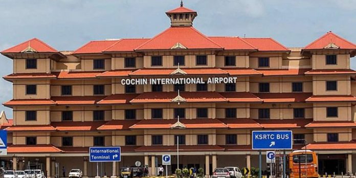 ആഭരണങ്ങളാക്കി നെടുമ്പാശേരിയില് സ്വര്ണം കടത്തി ; 7 യുവതികള് പിടിയില് ആഭരണങ്ങളാക്കി നെടുമ്പാശേരിയില് സ്വര്ണം കടത്തി ; 7 യുവതികള് പിടിയില്