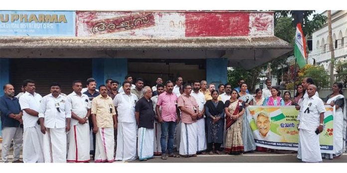 ഉമ്മൻചാണ്ടിയുടെ നിര്യാണം ; മൈലപ്രായിൽ മൗനജാഥ നടത്തി ഉമ്മൻചാണ്ടിയുടെ നിര്യാണം ; മൈലപ്രായിൽ മൗനജാഥ നടത്തി