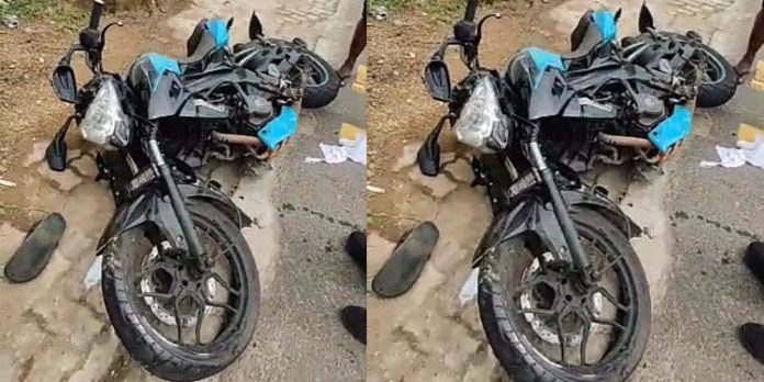 പുനലൂര് മൂവാറ്റുപുഴ സംസ്ഥാന പാതയിൽ ബൈക്കും സ്കൂട്ടറും കൂട്ടിയിടിച്ച് അപകടം ; 3 പേർക്ക് പരിക്ക് പുനലൂര് മൂവാറ്റുപുഴ സംസ്ഥാന പാതയിൽ ബൈക്കും സ്കൂട്ടറും കൂട്ടിയിടിച്ച് അപകടം ; 3 പേർക്ക് പരിക്ക്