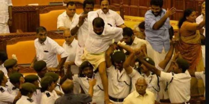 നിയമസഭാ കയ്യാങ്കളി കേസിൽ വിചാരണ നീളും; തുടരന്വേഷണത്തിന് അനുമതി നൽകി കോടതി നിയമസഭാ കയ്യാങ്കളി കേസിൽ വിചാരണ നീളും; തുടരന്വേഷണത്തിന് അനുമതി നൽകി കോടതി