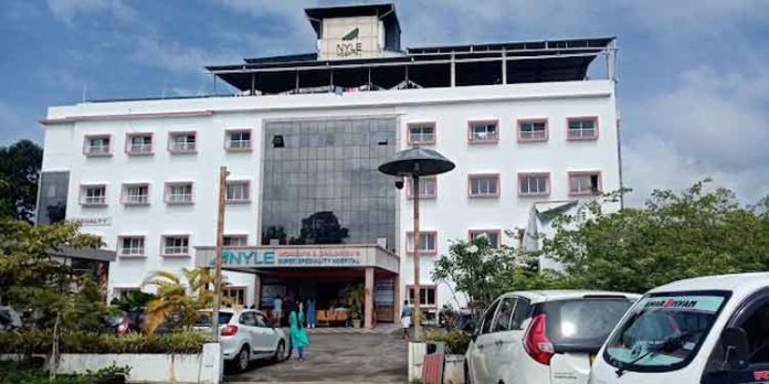 ‘ഹൃദ്രോഗമുളള ഡോക്ടറെ മർദ്ദിച്ചു’ ; നഴ്സുമാർക്കെതിരെ സ്വകാര്യ ആശുപത്രി മാനേജ്മെന്റ് അസോസിയേഷന് ‘ഹൃദ്രോഗമുളള ഡോക്ടറെ മർദ്ദിച്ചു’ ; നഴ്സുമാർക്കെതിരെ സ്വകാര്യ ആശുപത്രി മാനേജ്മെന്റ് അസോസിയേഷന്