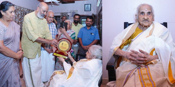 ആസാദി കാ അമൃത് മഹോത്സവം : സ്വാതന്ത്ര്യസമര സേനാനിയുടെ കുടുംബത്തിന് ആദരവ് ആസാദി കാ അമൃത് മഹോത്സവം : സ്വാതന്ത്ര്യസമര സേനാനിയുടെ കുടുംബത്തിന് ആദരവ്