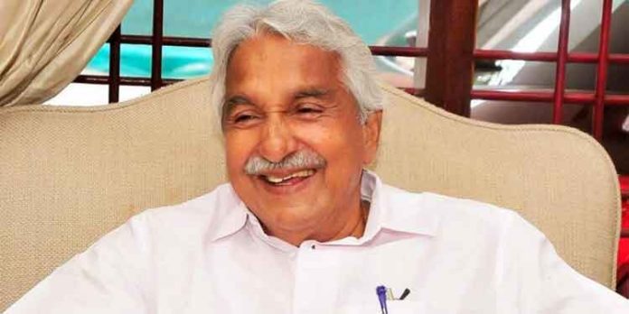 ഉമ്മൻ ചാണ്ടിയെ അപമാനിച്ച് കമന്റിട്ട സർക്കാർ ഉദ്യോഗസ്ഥനെതിരെ കേസെടുത്തു ഉമ്മൻ ചാണ്ടിയെ അപമാനിച്ച് കമന്റിട്ട സർക്കാർ ഉദ്യോഗസ്ഥനെതിരെ കേസെടുത്തു
