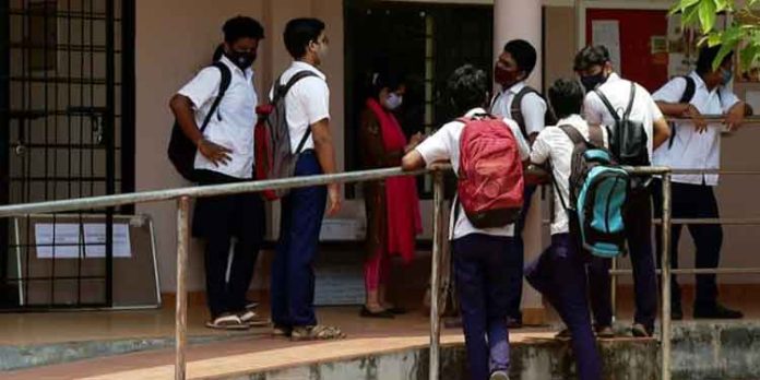 സംസ്ഥാനത്ത് പ്ലസ് വൺ ക്ലാസുകൾ നാളെ ആരംഭിക്കും ; വിശ്രമമില്ലാത്ത പ്രവർത്തനങ്ങളുടെ ഫലമെന്ന് മന്ത്രി സംസ്ഥാനത്ത് പ്ലസ് വൺ ക്ലാസുകൾ നാളെ ആരംഭിക്കും ; വിശ്രമമില്ലാത്ത പ്രവർത്തനങ്ങളുടെ ഫലമെന്ന് മന്ത്രി