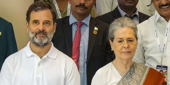 സോണിയയും രാഹുലും സഞ്ചരിച്ചിരുന്ന വിമാനം അടിയന്തരമായി നിലത്തിറക്കി സോണിയയും രാഹുലും സഞ്ചരിച്ചിരുന്ന വിമാനം അടിയന്തരമായി നിലത്തിറക്കി