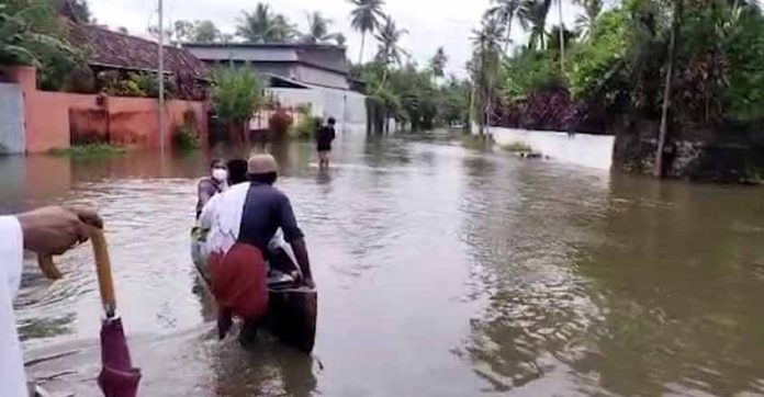 പെരുമഴയില് ദുരിതക്കയത്തിലായി ജനം ; മഴക്കെടുതിയില് മൂന്നുമരണം പെരുമഴയില് ദുരിതക്കയത്തിലായി ജനം ; മഴക്കെടുതിയില് മൂന്നുമരണം