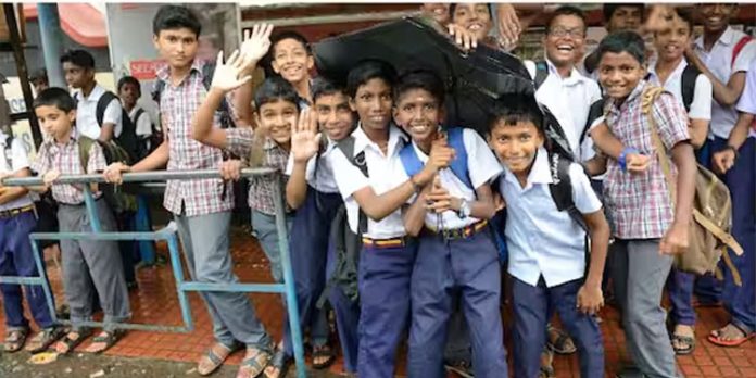 അവധിയ്ക്ക് നാളെ അവധിയാ, ഗോ ടു യുവര് ക്ലാസ്സസ് ; വൈറലായി കോഴിക്കോട് കളക്ടറുടെ പോസ്റ്റ് അവധിയ്ക്ക് നാളെ അവധിയാ, ഗോ ടു യുവര് ക്ലാസ്സസ് ; വൈറലായി കോഴിക്കോട് കളക്ടറുടെ പോസ്റ്റ്