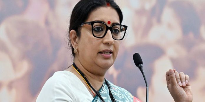 അസ്വസ്ഥരായ രാജവംശം ; രാഹുലിനെ പരിഹസിച്ച് സ്മൃതി ഇറാനി അസ്വസ്ഥരായ രാജവംശം ; രാഹുലിനെ പരിഹസിച്ച് സ്മൃതി ഇറാനി
