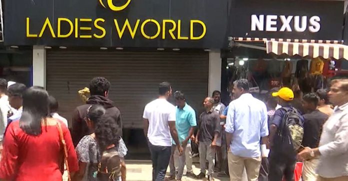 കോടികളുടെ നികുതിവെട്ടിപ്പ് ; മിഠായി തെരുവിലെ 20 കടകളുടെ റജിസ്ട്രേഷന് റദ്ദാക്കും കോടികളുടെ നികുതിവെട്ടിപ്പ് ; മിഠായി തെരുവിലെ 20 കടകളുടെ റജിസ്ട്രേഷന് റദ്ദാക്കും