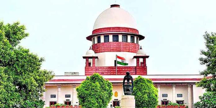 മണിപ്പൂർ വിഷയം ആളിക്കത്തിക്കാൻ സുപ്രീംകോടതിയെ വേദിയാക്കരുത്; വിമർശനവുമായി സുപ്രീം കോടതി മണിപ്പൂർ വിഷയം ആളിക്കത്തിക്കാൻ സുപ്രീംകോടതിയെ വേദിയാക്കരുത്; വിമർശനവുമായി സുപ്രീം കോടതി
