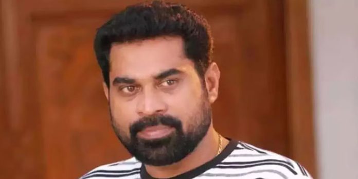 വിദേശത്ത് നിന്നടക്കം ഭീഷണി, ഫോണിലൂടെ അസഭ്യ വര്ഷം ; പോലീസില് പരാതി നല്കി നടന് സുരാജ് വെഞ്ഞാറമൂട് വിദേശത്ത് നിന്നടക്കം ഭീഷണി, ഫോണിലൂടെ അസഭ്യ വര്ഷം ; പോലീസില് പരാതി നല്കി നടന് സുരാജ് വെഞ്ഞാറമൂട്