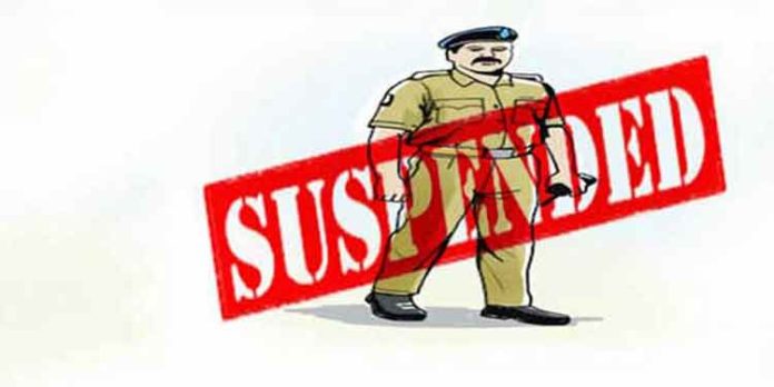 അഭിഭാഷകരെ മർദ്ദിച്ച സബ് ഇൻസ്പെക്ടറെ സസ്പെൻഡ് ചെയ്തു അഭിഭാഷകരെ മർദ്ദിച്ച സബ് ഇൻസ്പെക്ടറെ സസ്പെൻഡ് ചെയ്തു