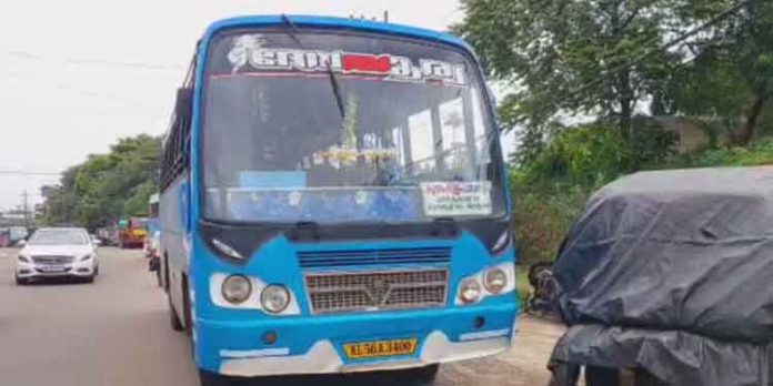 മദ്യലഹരിയിൽ ബസ് ഓടിച്ച ഡ്രൈവർമാർ പിടിയിൽ; ബസുകൾ കസ്റ്റഡിയിലെടുത്തു മദ്യലഹരിയിൽ ബസ് ഓടിച്ച ഡ്രൈവർമാർ പിടിയിൽ; ബസുകൾ കസ്റ്റഡിയിലെടുത്തു