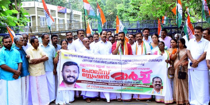 പിണറായി വിജയന് നിഴലിനെപ്പോലും പേടിക്കുന്ന എകാധിപതി : രാഹുല് മാങ്കൂട്ടത്തില് പിണറായി വിജയന് നിഴലിനെപ്പോലും പേടിക്കുന്ന എകാധിപതി : രാഹുല് മാങ്കൂട്ടത്തില്