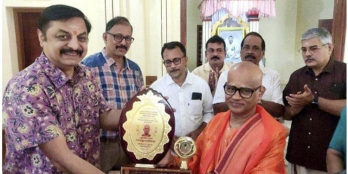 ശിവ് സിങ്ങ് ബിഷ്ട് സേവന മാതൃകാ പുരസ്കാരം ഏറ്റു വാങ്ങി പൂജനീയ സ്വാമി നിർവിണ്ണാനന്ദജി ശിവ് സിങ്ങ് ബിഷ്ട് സേവന മാതൃകാ പുരസ്കാരം ഏറ്റു വാങ്ങി പൂജനീയ സ്വാമി നിർവിണ്ണാനന്ദജി