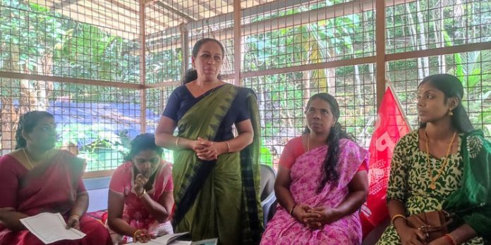കേരളമഹിളാ സംഘം അരുവാപ്പുലം വില്ലേജ് സമ്മേളനം നടന്നു കേരളമഹിളാ സംഘം അരുവാപ്പുലം വില്ലേജ് സമ്മേളനം നടന്നു