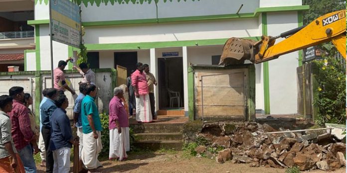 ഏഴംകുളം- കൈപ്പട്ടൂര് റോഡ് നിര്മാണ പ്രവര്ത്തനം ആരംഭിച്ചു ഏഴംകുളം- കൈപ്പട്ടൂര് റോഡ് നിര്മാണ പ്രവര്ത്തനം ആരംഭിച്ചു