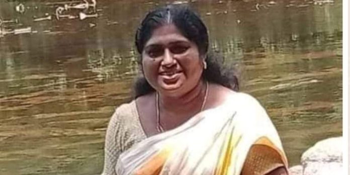 കോന്നി ബ്ലോക്ക് പഞ്ചായത്ത് പ്രസിഡന്റ് ജിജി സജിയെ സംസ്ഥാന തെരഞ്ഞെടുപ്പ് കമ്മീഷൻ അയോഗ്യയാക്കി കോന്നി ബ്ലോക്ക് പഞ്ചായത്ത് പ്രസിഡന്റ് ജിജി സജിയെ സംസ്ഥാന തെരഞ്ഞെടുപ്പ് കമ്മീഷൻ അയോഗ്യയാക്കി