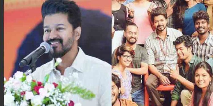 വിജയ് നയം വ്യക്തമാക്കുന്നു ; വിദ്യാര്ഥികള്ക്കായി 234 മണ്ഡലങ്ങളിലും ഇരവു നേര പാഠശാലൈ ; തുടക്കം മുന് മുഖ്യമന്ത്രിയുടെ ജന്മദിനത്തില് വിജയ് നയം വ്യക്തമാക്കുന്നു ; വിദ്യാര്ഥികള്ക്കായി 234 മണ്ഡലങ്ങളിലും ഇരവു നേര പാഠശാലൈ ; തുടക്കം മുന് മുഖ്യമന്ത്രിയുടെ ജന്മദിനത്തില്
