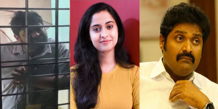 നടന് വിജയകുമാര് വീട്ടില് അതിക്രമിച്ചുകയറി ഭീഷണിപ്പടുത്തി ; വീഡിയോയുമായി മകള് അര്ഥന നടന് വിജയകുമാര് വീട്ടില് അതിക്രമിച്ചുകയറി ഭീഷണിപ്പടുത്തി ; വീഡിയോയുമായി മകള് അര്ഥന