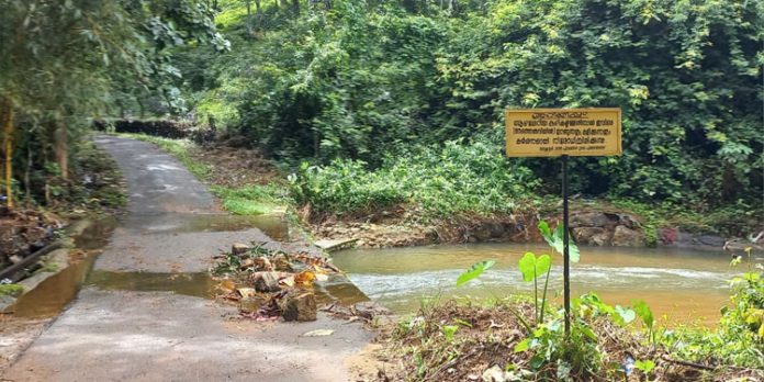 അപകടാവസ്ഥയിലായ ചപ്പാത്ത് പുനരുദ്ധരിക്കാന് അടിയന്തിര നടപടി വേണം അപകടാവസ്ഥയിലായ ചപ്പാത്ത് പുനരുദ്ധരിക്കാന് അടിയന്തിര നടപടി വേണം