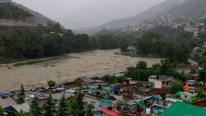 കനത്ത മഴ ; ഹിമാചൽ പ്രദേശിലെ 8 ജില്ലകളിൽ റെഡ് അലർട്ട് , 24 മണിക്കൂര് നേരത്തേക്ക് ജനങ്ങൾ പുറത്തിറങ്ങരുത് കനത്ത മഴ ; ഹിമാചൽ പ്രദേശിലെ 8 ജില്ലകളിൽ റെഡ് അലർട്ട് , 24 മണിക്കൂര് നേരത്തേക്ക് ജനങ്ങൾ പുറത്തിറങ്ങരുത്