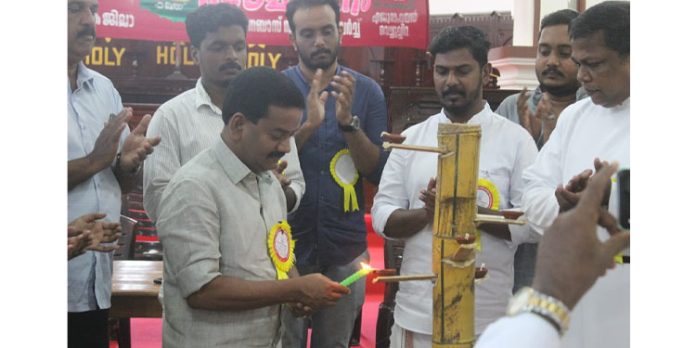 അന്യന്റെ ബലഹീനതയിൽ താങ്ങായി നിൽക്കുന്നതാണ് യഥാർത്ഥ ക്രൈസ്തവ ദർശനമെന്ന് അഡ്വ. പ്രമോദ് നാരായൺ അന്യന്റെ ബലഹീനതയിൽ താങ്ങായി നിൽക്കുന്നതാണ് യഥാർത്ഥ ക്രൈസ്തവ ദർശനമെന്ന് അഡ്വ. പ്രമോദ് നാരായൺ