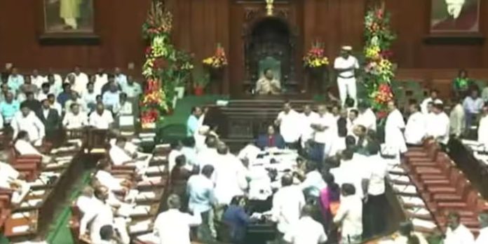 അഞ്ച് തെരഞ്ഞെടുപ്പ് വാഗ്ദാനങ്ങൾ നടപ്പിലാക്കരുത്, അടിയന്തിര പ്രമേയവുമായി ബിജെപി അഞ്ച് തെരഞ്ഞെടുപ്പ് വാഗ്ദാനങ്ങൾ നടപ്പിലാക്കരുത്, അടിയന്തിര പ്രമേയവുമായി ബിജെപി
