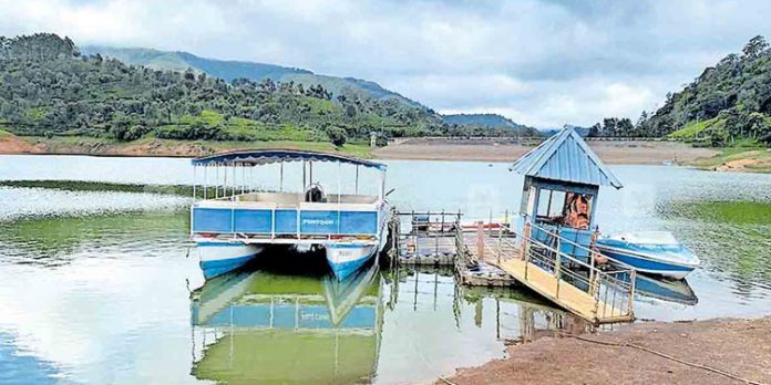 അരിക്കൊമ്പൻ വിദഗ്ധ സമിതിക്കെതിരെ പ്രതിഷേധം ; ജനവാസ മേഖലകൾ വനമാക്കാൻ നീക്കമെന്ന് ആരോപണം അരിക്കൊമ്പൻ വിദഗ്ധ സമിതിക്കെതിരെ പ്രതിഷേധം ; ജനവാസ മേഖലകൾ വനമാക്കാൻ നീക്കമെന്ന് ആരോപണം