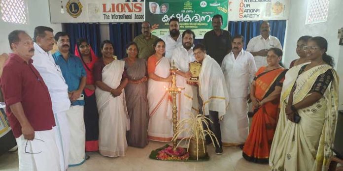 കുട്ടി കർഷകനടക്കം ആദരവ് അർപ്പിച്ച് അങ്ങാടി കൃഷി ഭവന്റെ നേതൃത്വത്തിൽ കർഷക ദിനാചരണം കുട്ടി കർഷകനടക്കം ആദരവ് അർപ്പിച്ച് അങ്ങാടി കൃഷി ഭവന്റെ നേതൃത്വത്തിൽ കർഷക ദിനാചരണം