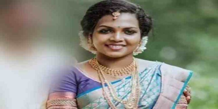 കാട്ടാക്കടയില് നവവധു ഭര്തൃഗൃഹത്തില് മരിച്ച സംഭവം; അന്വേഷണം കാര്യക്ഷമമല്ലെന്ന് യുവതിയുടെ പിതാവ് കാട്ടാക്കടയില് നവവധു ഭര്തൃഗൃഹത്തില് മരിച്ച സംഭവം; അന്വേഷണം കാര്യക്ഷമമല്ലെന്ന് യുവതിയുടെ പിതാവ്